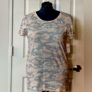NEW! GAP Tan Camo Short Sleeve T-Shirt, Women’s Size: L